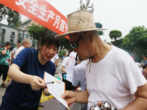 納溪大隊借力 安全生產月 集中咨詢日活動開展消防安全宣傳